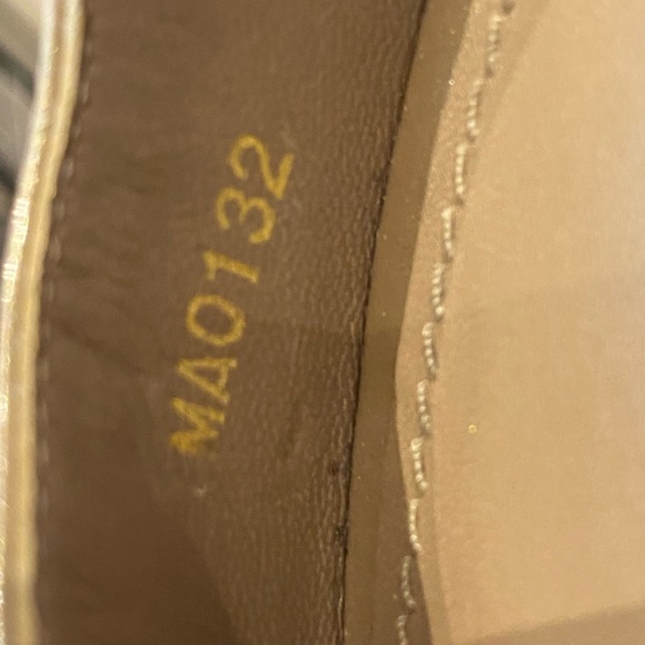 Authentic Louis Vuitton  Like New. - Picture 6 of 8